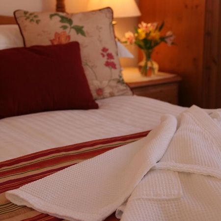Mandeley Guest House เฮลสตัน ภายนอก รูปภาพ